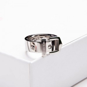 クールな風の金属リング